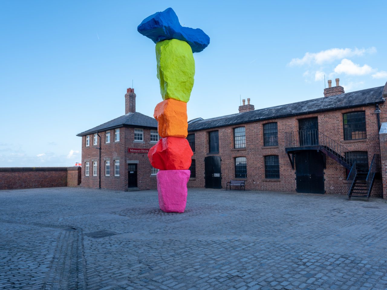 A 10-metre high sculpture on Liverpool’s waterfront, the sculpture consists of 5 vertically-stacked rocks painted in bright fluorescent colours