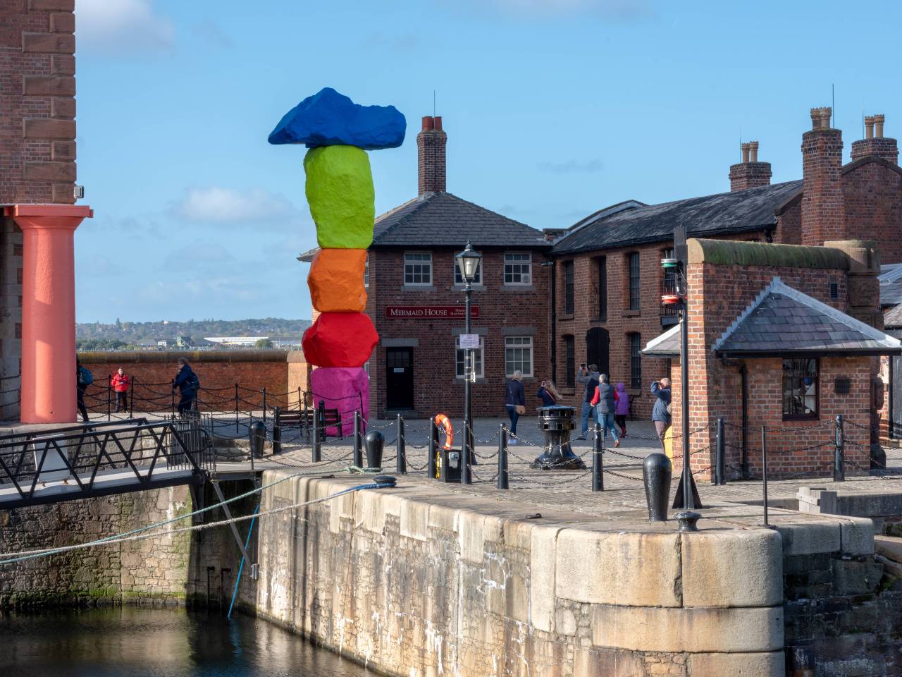 A 10-metre high sculpture on Liverpool’s waterfront, the sculpture consists of 5 vertically-stacked rocks painted in bright fluorescent colours