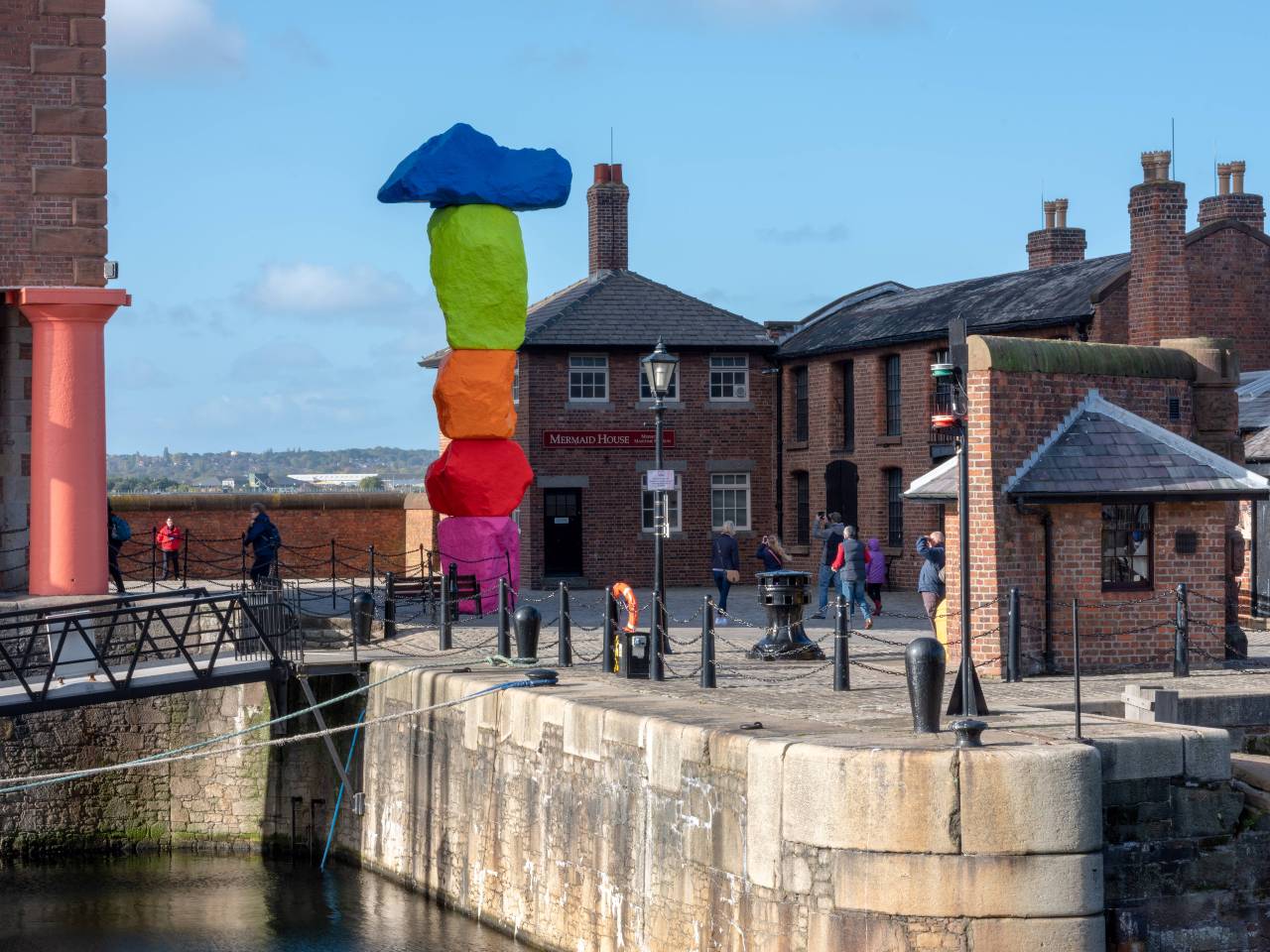 A 10-metre high sculpture on Liverpool’s waterfront, the sculpture consists of 5 vertically-stacked rocks painted in bright colours